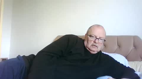 Snapshot of old_fkrr_ chatting on May 11, 9:48 am old_fkrr_ online show from May 11, 9:48 am