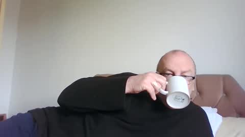 Snapshot of old_fkrr_ chatting on May 12, 10:01 am old_fkrr_ online show from May 12, 10:01 am
