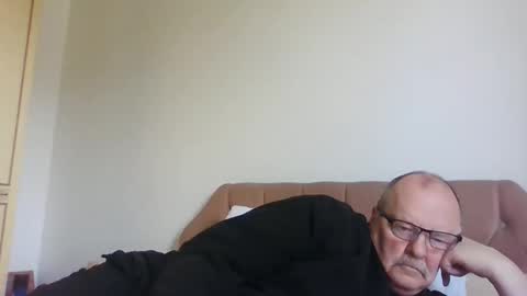Snapshot of old_fkrr_ chatting on May 14, 8:54 am old_fkrr_ online show from May 14, 8:54 am