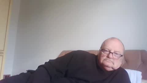 Snapshot of old_fkrr_ chatting on May 15, 3:41 pm old_fkrr_ online show from May 15, 3:41 pm