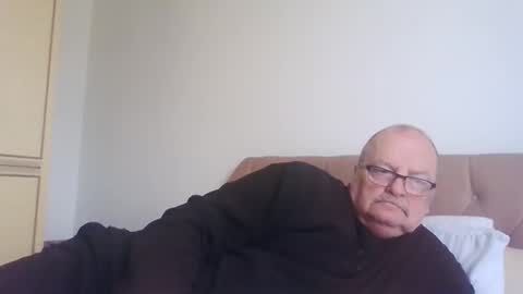 Snapshot of old_fkrr_ chatting on May 16, 10:36 am old_fkrr_ online show from May 16, 10:36 am