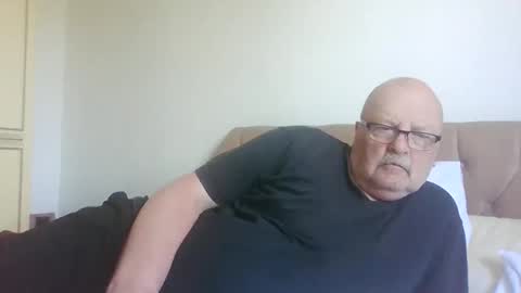 Snapshot of old_fkrr_ chatting on May 25, 9:15 am old_fkrr_ online show from May 25, 9:15 am