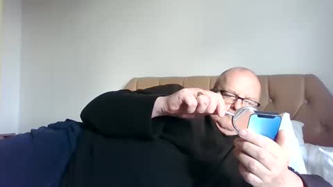 Snapshot of old_fkrr_ chatting on June 10, 3:11 pm old_fkrr_ online show from June 10, 3:11 pm