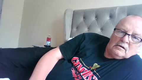 Snapshot of old_fkrr_ chatting on June 16, 1:14 pm old_fkrr_ online show from June 16, 1:14 pm