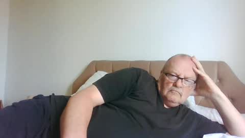 Snapshot of old_fkrr_ chatting on June 18, 7:41 am old_fkrr_ online show from June 18, 7:41 am