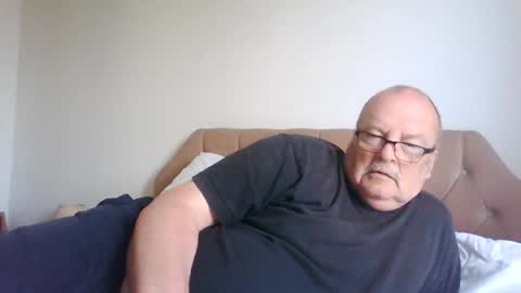 Snapshot of old_fkrr_ chatting on June 18, 9:14 am old_fkrr_ online show from June 18, 9:14 am