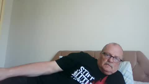 Snapshot of old_fkrr_ chatting on June 26, 11:03 am old_fkrr_ online show from June 26, 11:03 am