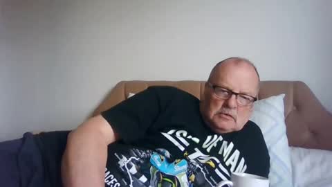 Snapshot of old_fkrr_ chatting on June 29, 10:15 am old_fkrr_ online show from June 29, 10:15 am