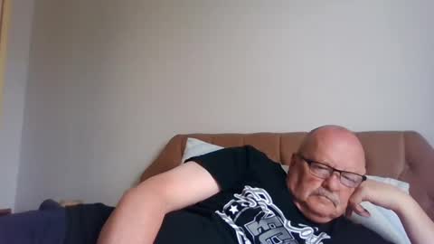 Snapshot of old_fkrr_ chatting on July 3, 8:21 am old_fkrr_ online show from July 3, 8:21 am