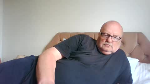 Snapshot of old_fkrr_ chatting on July 8, 11:15 am old_fkrr_ online show from July 8, 11:15 am
