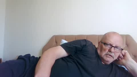 Snapshot of old_fkrr_ chatting on July 9, 9:57 am old_fkrr_ online show from July 9, 9:57 am