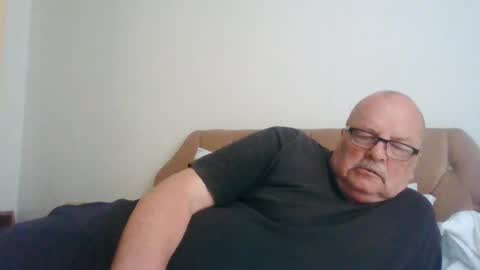 Snapshot of old_fkrr_ chatting on July 12, 10:06 am old_fkrr_ online show from July 12, 10:06 am