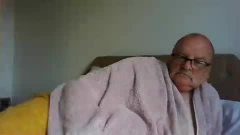 Snapshot of old_fkrr_ chatting on July 28, 12:48 pm old_fkrr_ online show from July 28, 12:48 pm