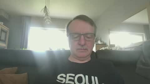 Snapshot of oldtimer160162493 chatting on April 28, 11:26 am oldtimer160162493 online show from April 28, 11:26 am