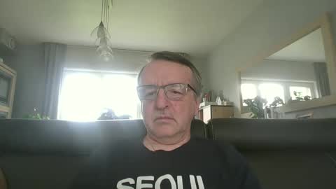 Snapshot of oldtimer160162493 chatting on May 19, 1:06 pm oldtimer160162493 online show from May 19, 1:06 pm