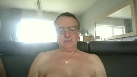 Snapshot of oldtimer160162493 chatting on June 2, 1:57 pm oldtimer160162493 online show from June 2, 1:57 pm