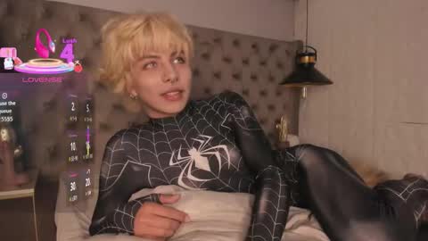 oliiverr22 online show from October 2, 3:30 pm