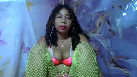 Snapshot of olinaa chatting on June 22, 12:56 am olinaa online show from June 22, 12:56 am