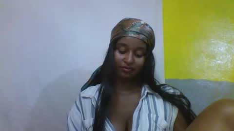 Snapshot of olinah610 chatting on February 2, 8:35 am olinah610 online show from February 2, 8:35 am