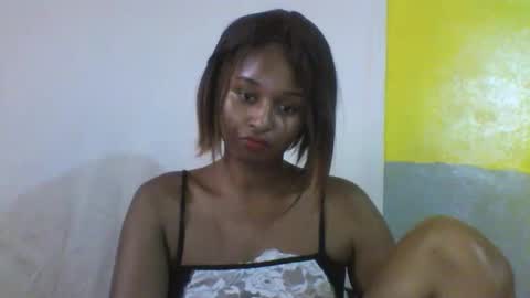 Snapshot of olinah610 chatting on February 6, 9:01 am olinah610 online show from February 6, 9:01 am