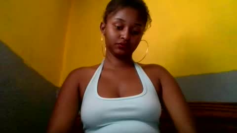 Snapshot of olinah610 chatting on February 19, 8:10 am olinah610 online show from February 19, 8:10 am