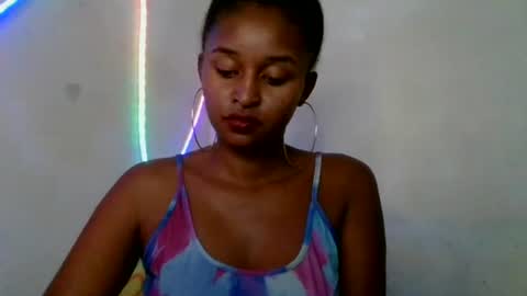 olinah610 online show from May 27, 12:13 pm