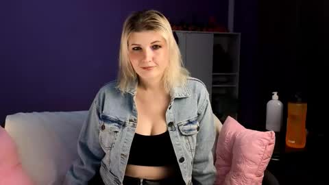 Snapshot of olisunny5 chatting on October 27, 7:29 pm OliSunny Olivia online show from October 27, 7:29 pm
