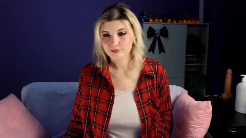 OliSunny Olivia online show from November 3, 8:10 pm