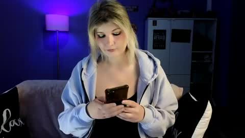 OliSunny Olivia online show from April 22, 5:03 pm