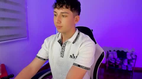 Snapshot of oliveer_kyy chatting on November 7, 1:16 am OLIVEEER online show from November 7, 1:16 am