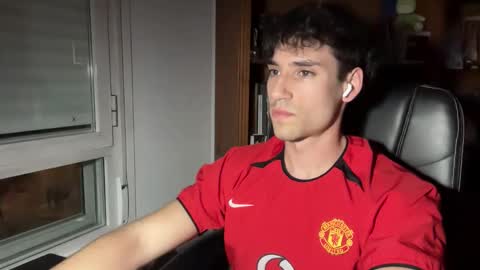 Snapshot of oliver_97 chatting on March 18, 8:12 pm oliver online show from March 18, 8:12 pm