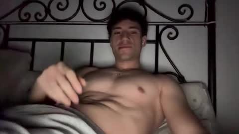 Snapshot of oliver_97 chatting on May 15, 9:22 pm oliver online show from May 15, 9:22 pm