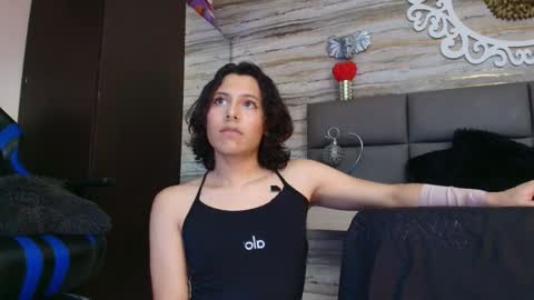 Snapshot of oliver__brown chatting on April 2, 11:24 pm Oliver online show from April 2, 11:24 pm