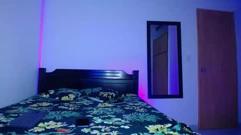 Oliver and MeganIndependent online show from December 2, 8:41 am