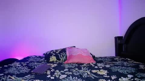 Oliver and MeganIndependent online show from April 22, 7:33 am