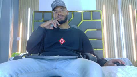 Oliver online show from March 31, 6:08 pm