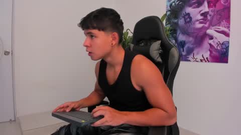 Oliver bray online show from December 16, 5:00 pm