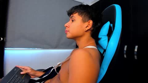 Oliver bray online show from October 14, 6:09 pm