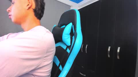 Oliver bray online show from October 21, 11:38 pm