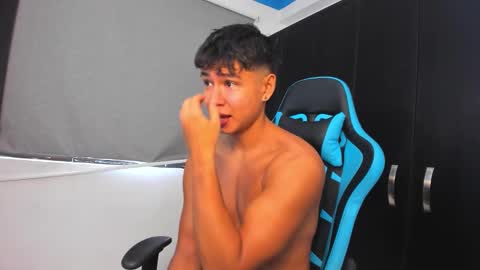 Oliver bray online show from October 22, 5:02 pm