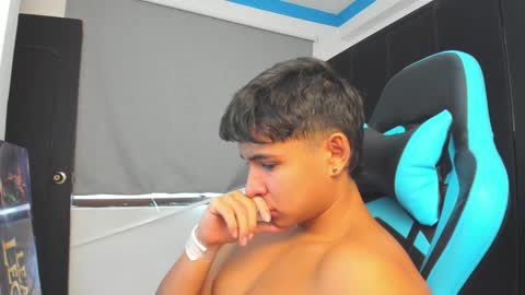 Oliver bray online show from November 5, 6:30 pm