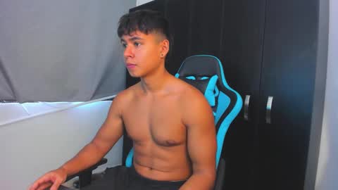 Oliver bray online show from November 22, 3:22 pm