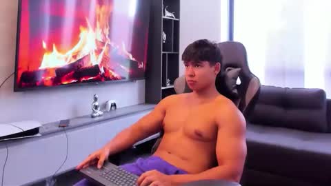 Oliver bray online show from March 24, 9:09 pm