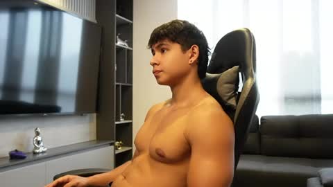 Oliver bray online show from April 17, 7:17 pm