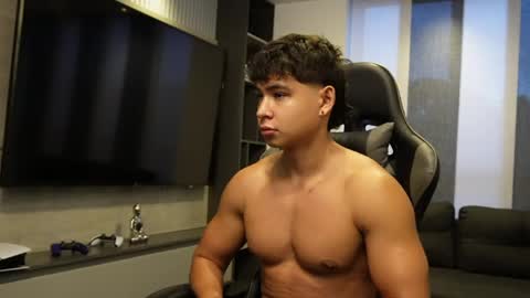 Oliver bray online show from April 21, 10:54 am