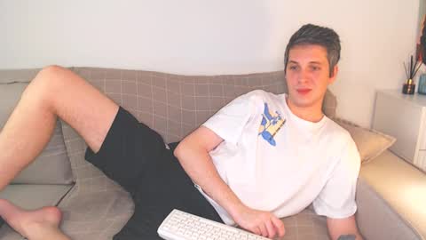 Snapshot of oliver_hort chatting on December 2, 9:39 pm Oliver online show from December 2, 9:39 pm