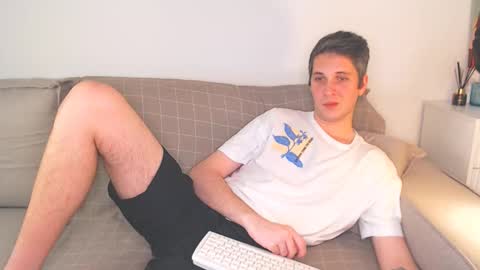 Snapshot of oliver_hort chatting on December 3, 6:49 pm Oliver online show from December 3, 6:49 pm