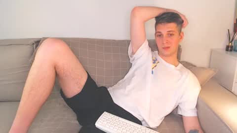 Snapshot of oliver_hort chatting on December 7, 5:53 pm Oliver online show from December 7, 5:53 pm