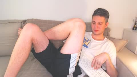 Snapshot of oliver_hort chatting on December 13, 8:15 pm Oliver online show from December 13, 8:15 pm