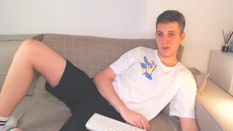 Snapshot of oliver_hort chatting on December 16, 7:00 pm Oliver online show from December 16, 7:00 pm